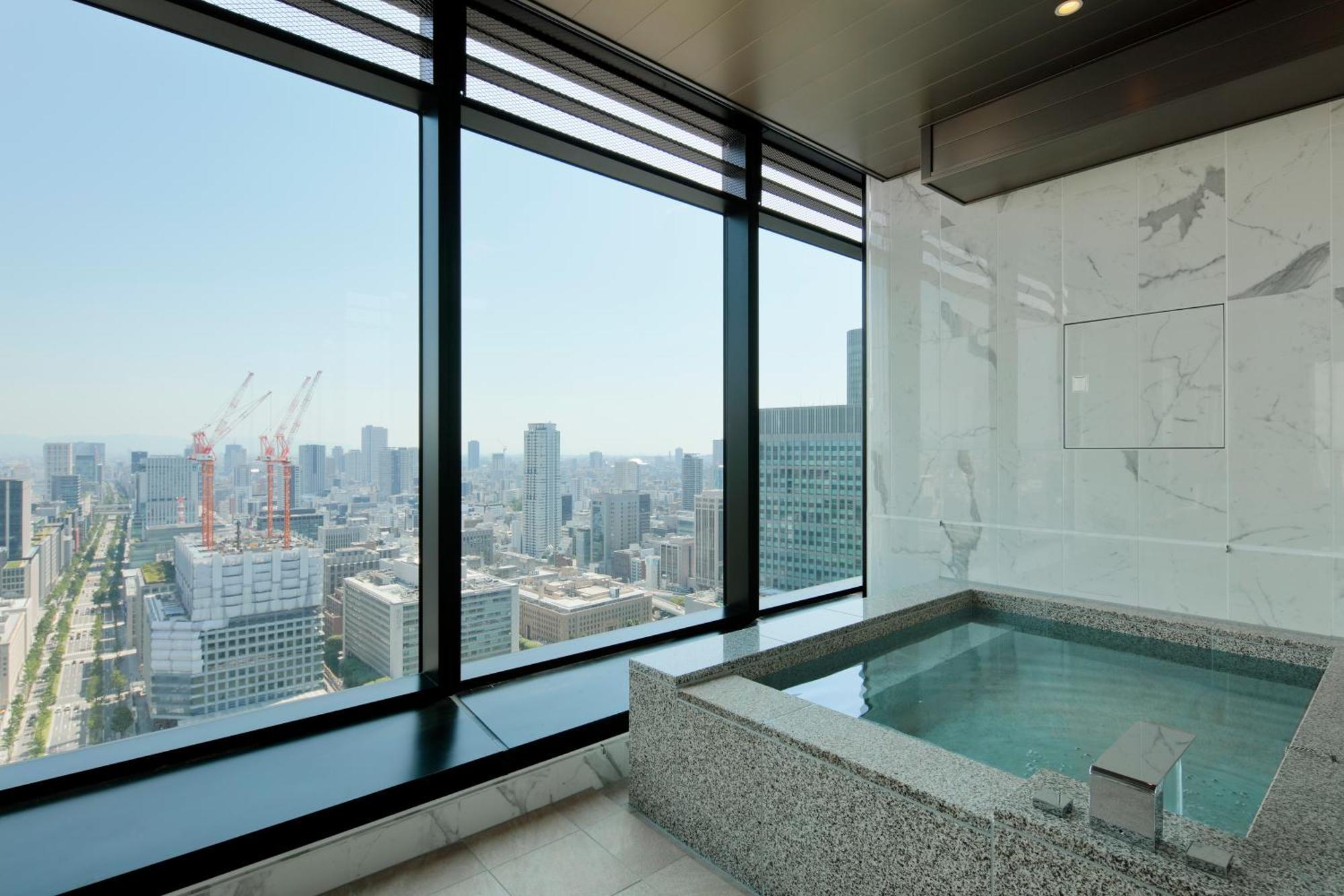 Candeo Hotels Osaka The Tower Luaran gambar A private onsen at the Ritz-Carlton, Osaka