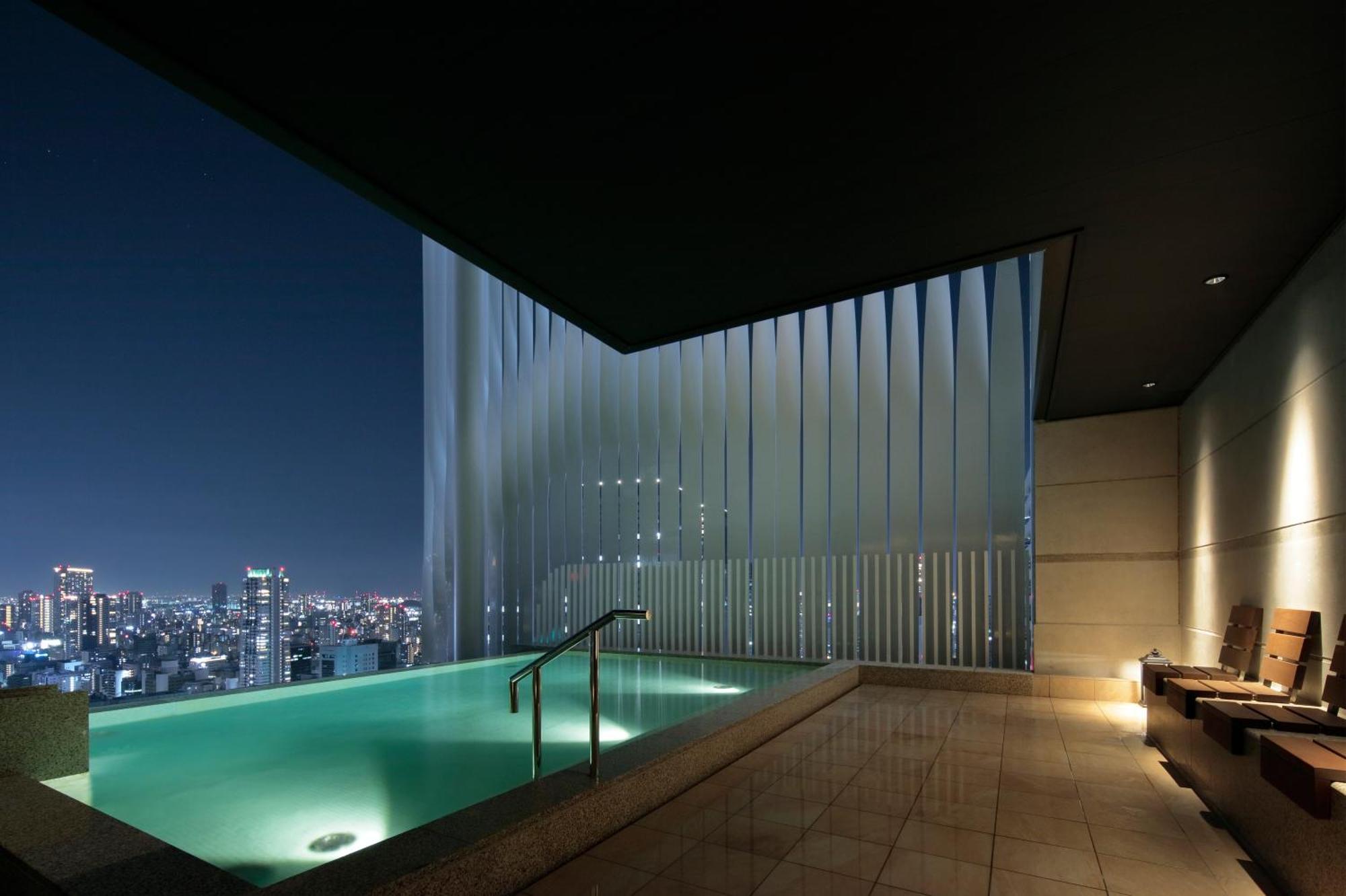 Candeo Hotels Osaka The Tower Luaran gambar The pool at the 39th floor