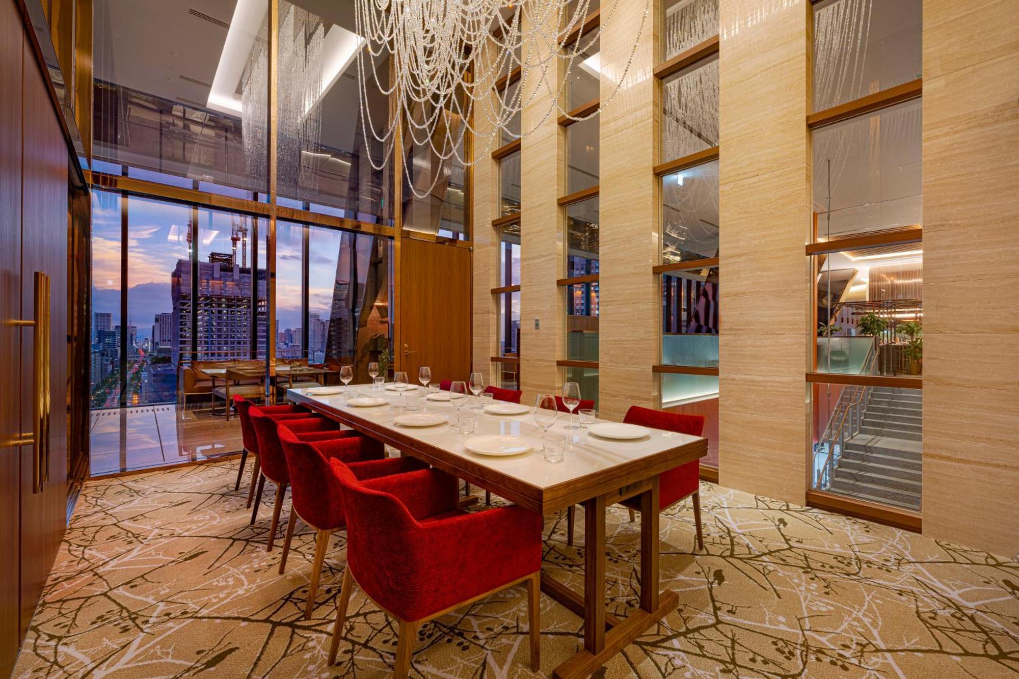 Candeo Hotels Osaka The Tower Luaran gambar The Club at The Landmark