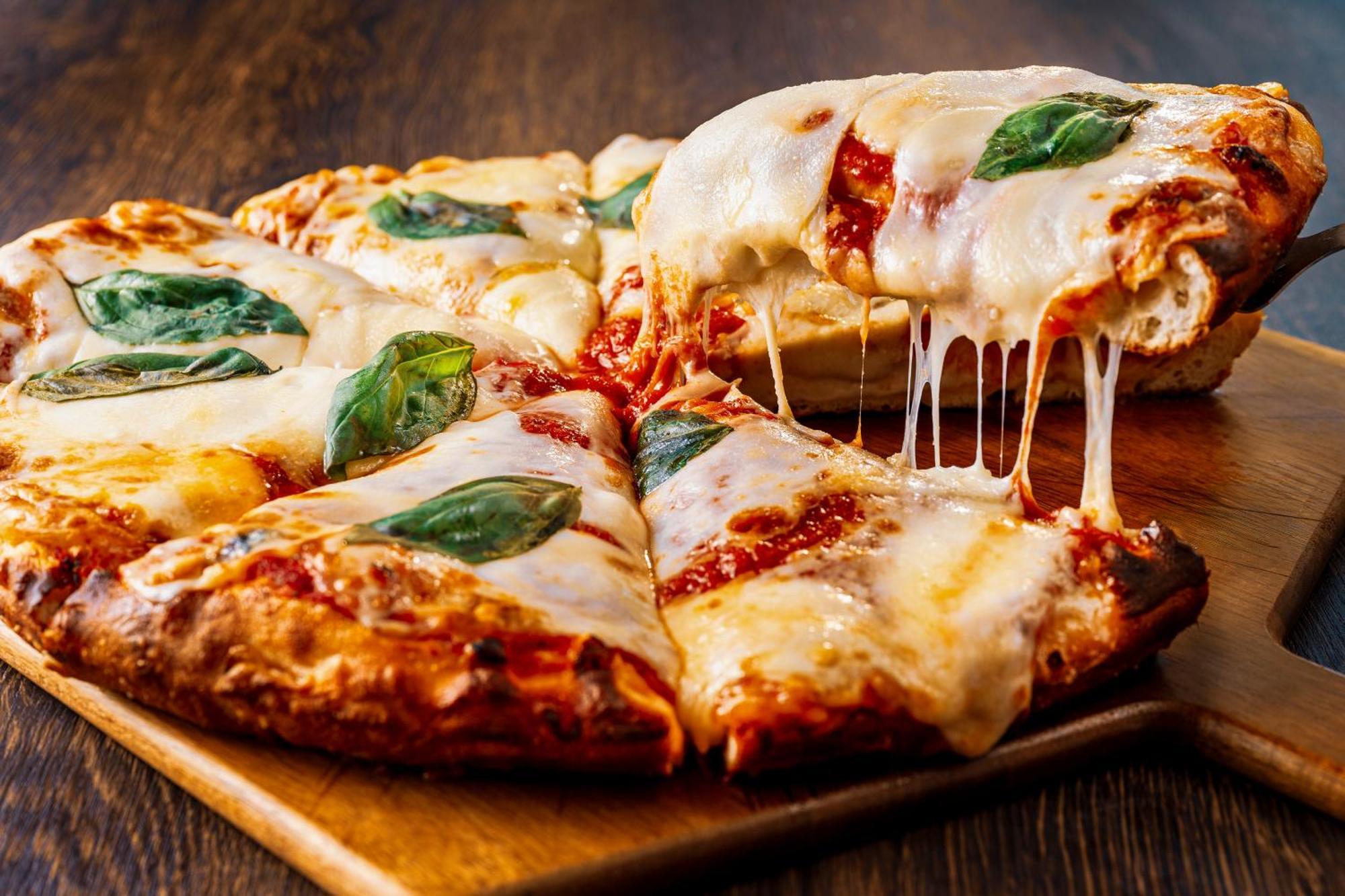 Candeo Hotels Osaka The Tower Luaran gambar A cheese pizza