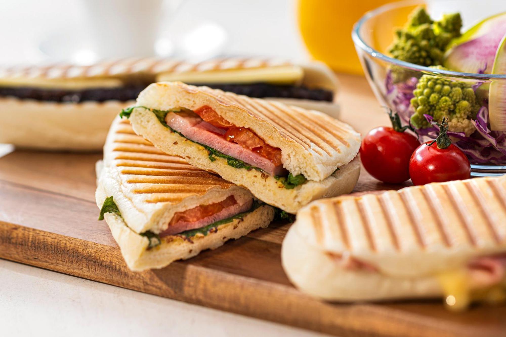 Candeo Hotels Osaka The Tower Luaran gambar A ham and cheese panini