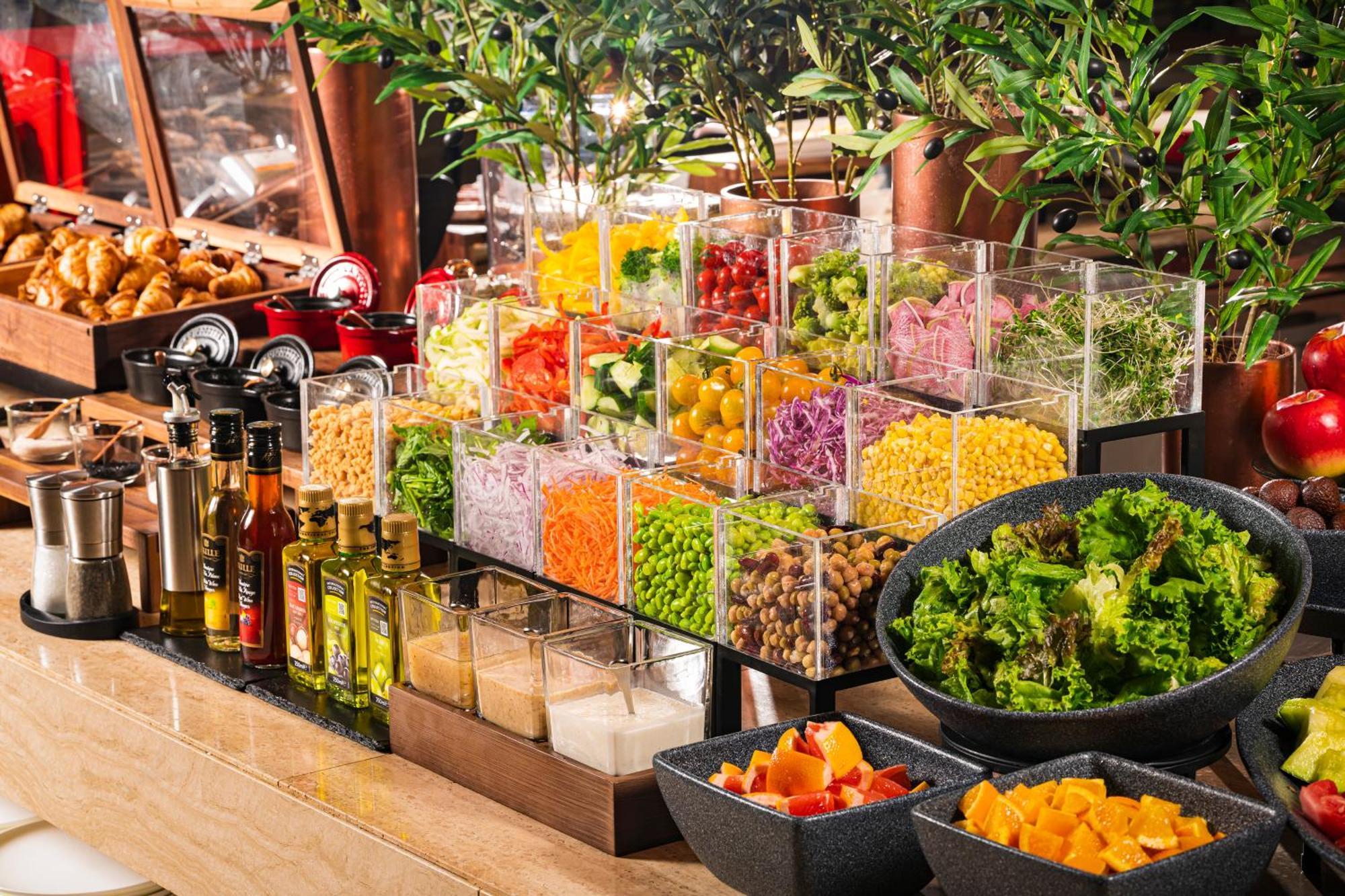 Candeo Hotels Osaka The Tower Luaran gambar A salad bar