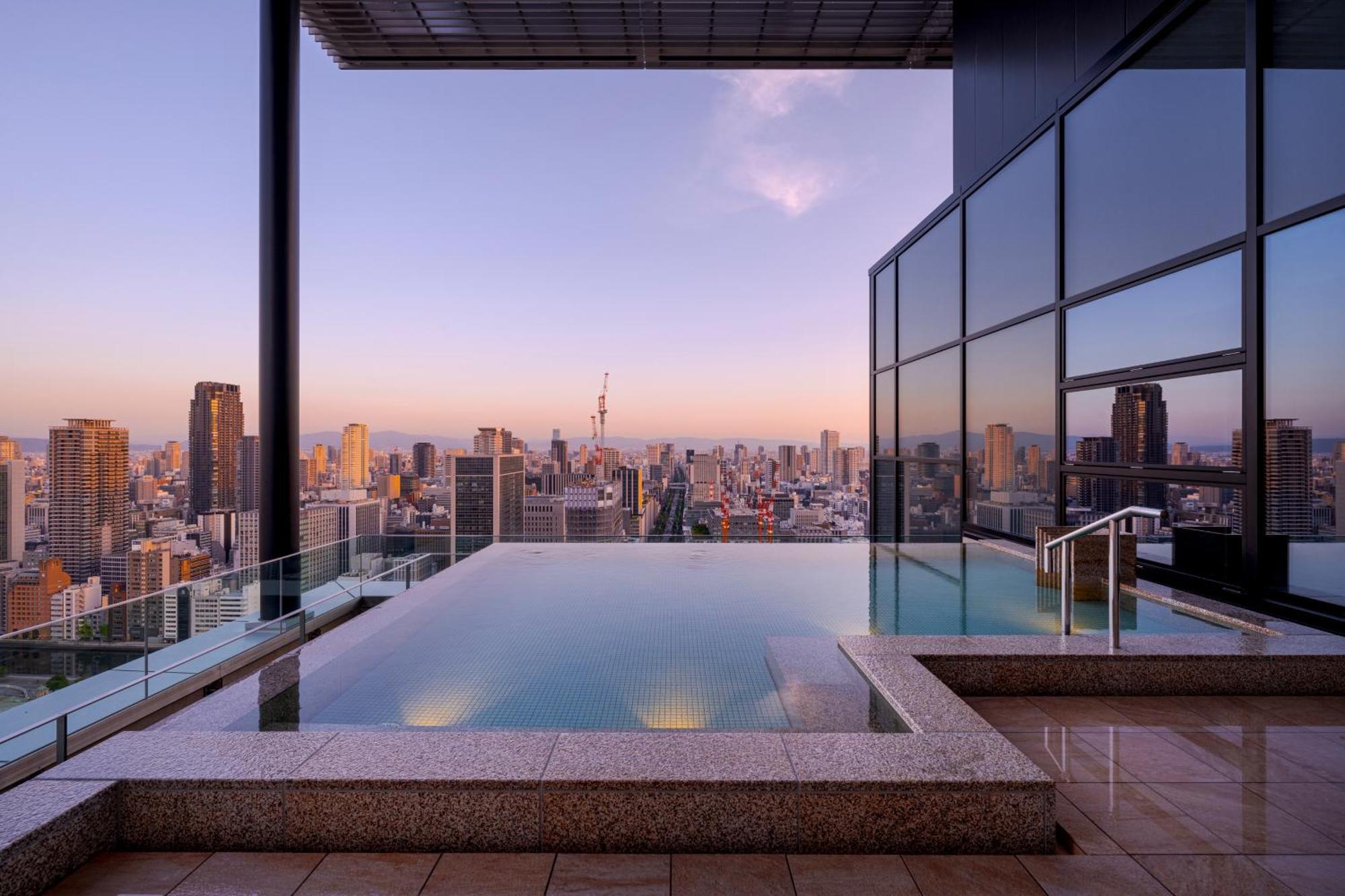 Candeo Hotels Osaka The Tower Luaran gambar A rooftop onsen in Tokyo